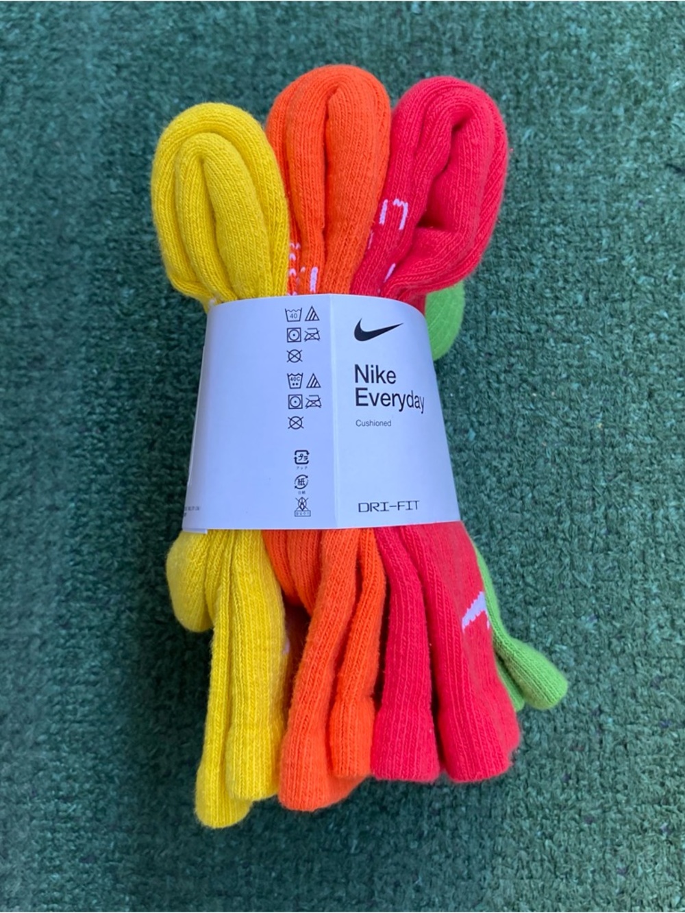 Nike Everyday Crew Socks - Red & Green (6 Pack) - Picture 4 of 4